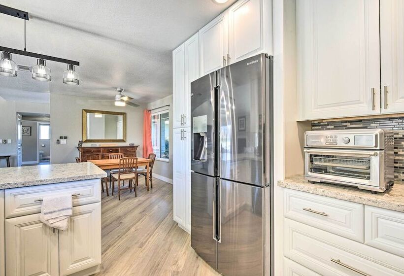 Newly Updated, Dog Friendly Peakview House!