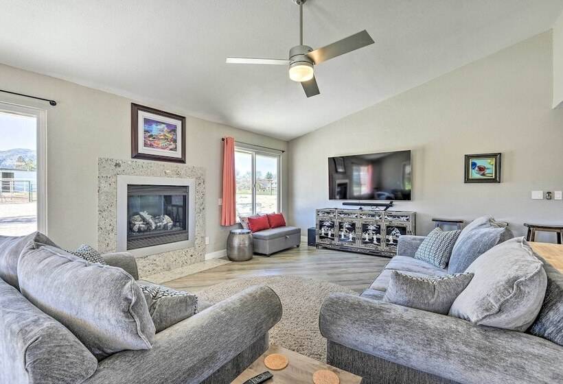 Newly Updated, Dog Friendly Peakview House!