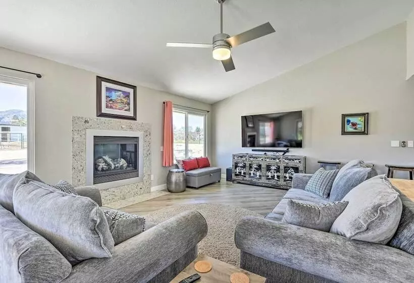 Newly Updated, Dog Friendly Peakview House!