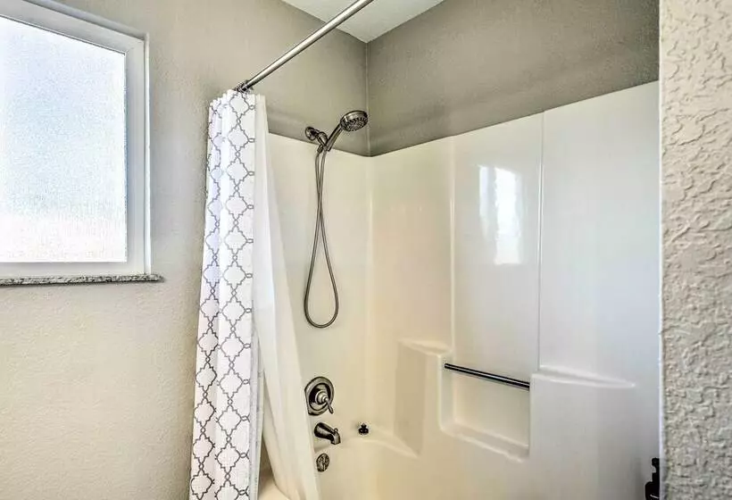 Newly Updated, Dog Friendly Peakview House!