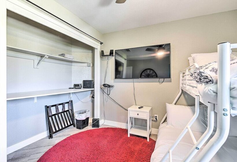 Newly Updated, Dog Friendly Peakview House!