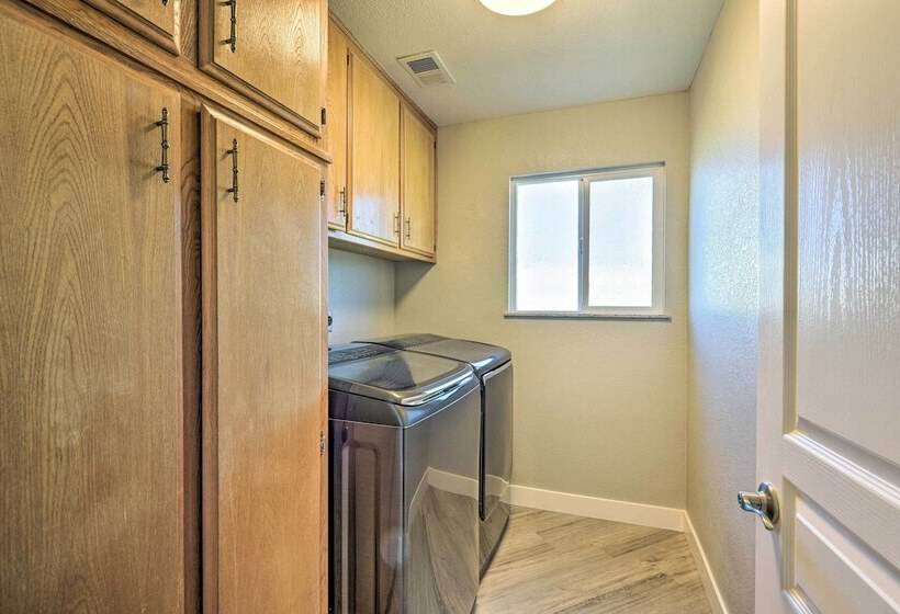 Newly Updated, Dog Friendly Peakview House!