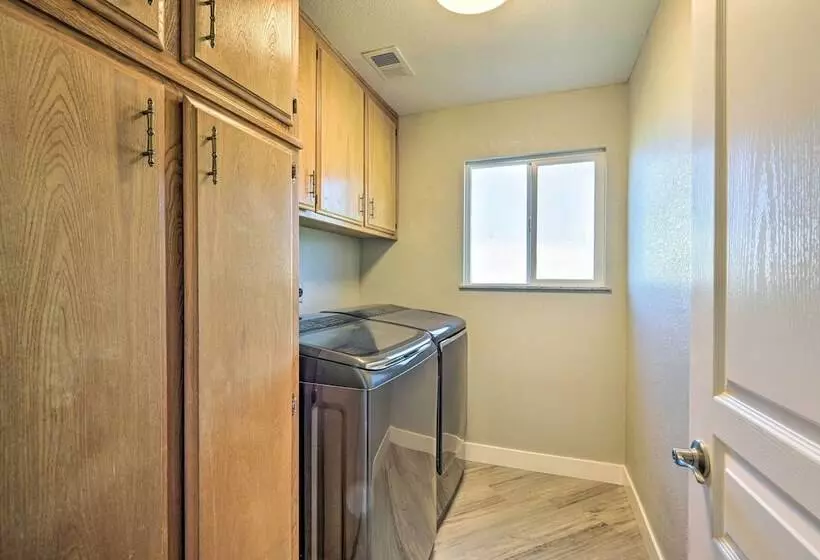 Newly Updated, Dog Friendly Peakview House!