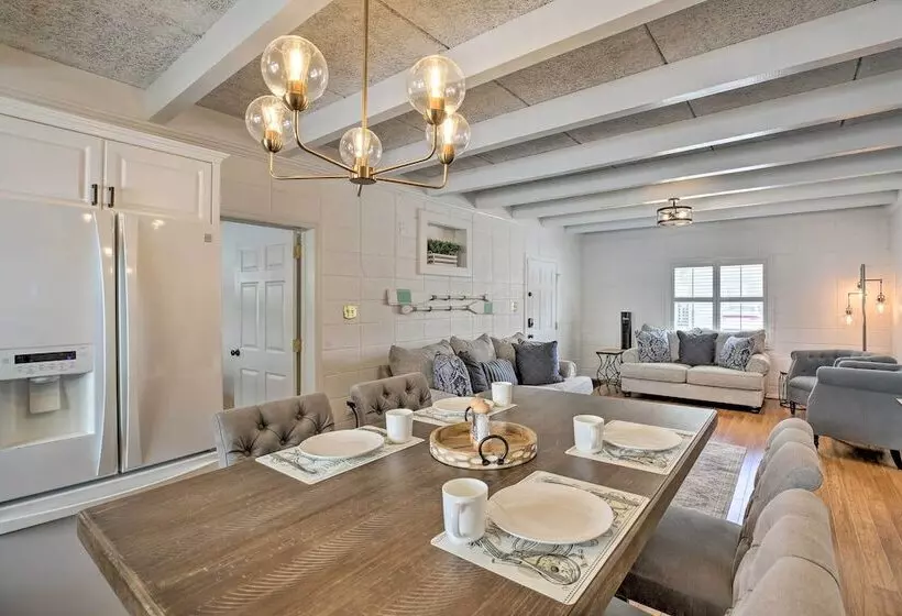 North Myrtle Beach Home: Steps To The Beach!