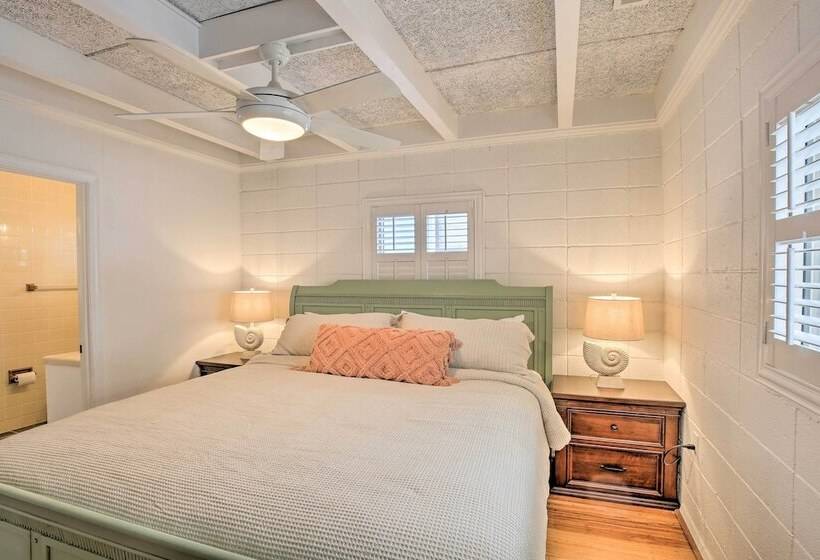 North Myrtle Beach Home: Steps To The Beach!