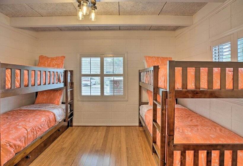 North Myrtle Beach Home: Steps To The Beach!