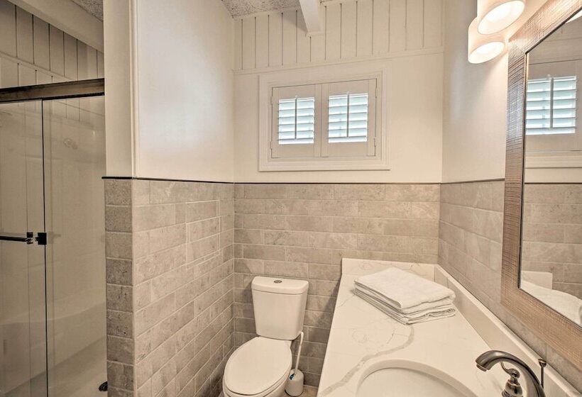 North Myrtle Beach Home: Steps To The Beach!