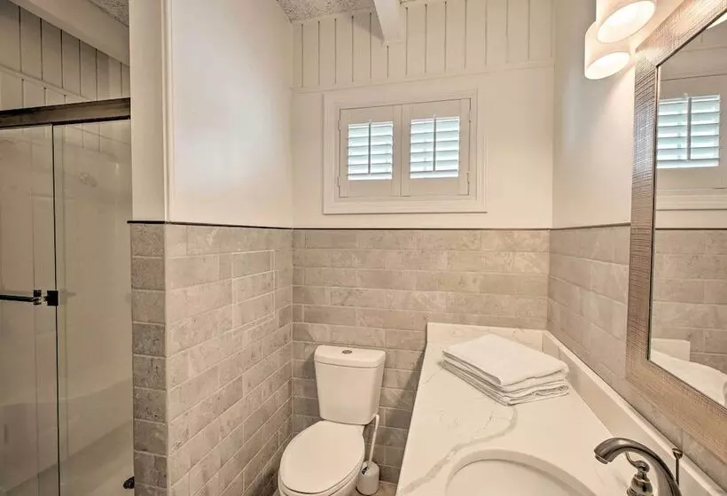 North Myrtle Beach Home: Steps To The Beach!