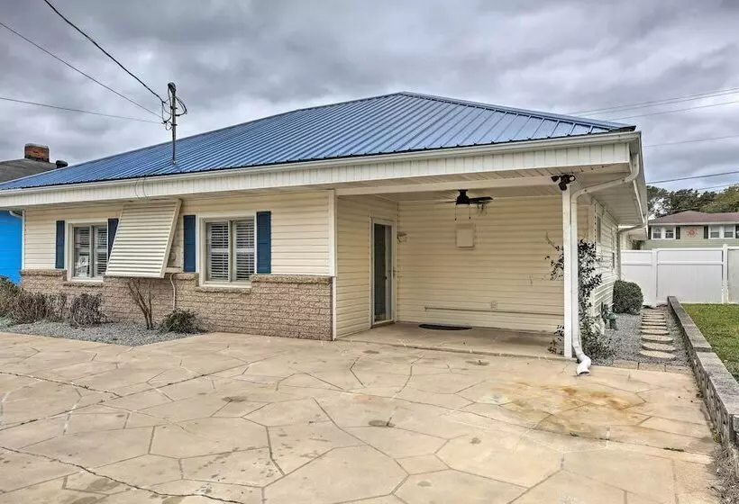 North Myrtle Beach Home: Steps To The Beach!