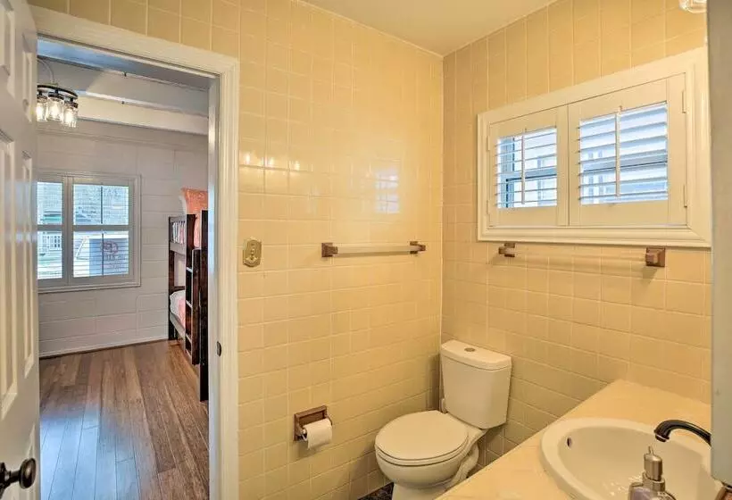 North Myrtle Beach Home: Steps To The Beach!