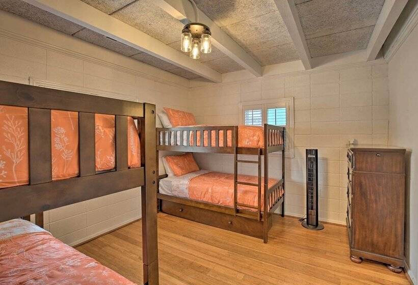 North Myrtle Beach Home: Steps To The Beach!