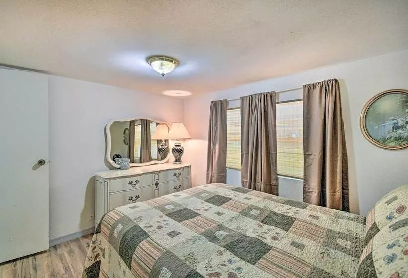 Peaceful Satsuma Escape W/ Dunns Creek Access