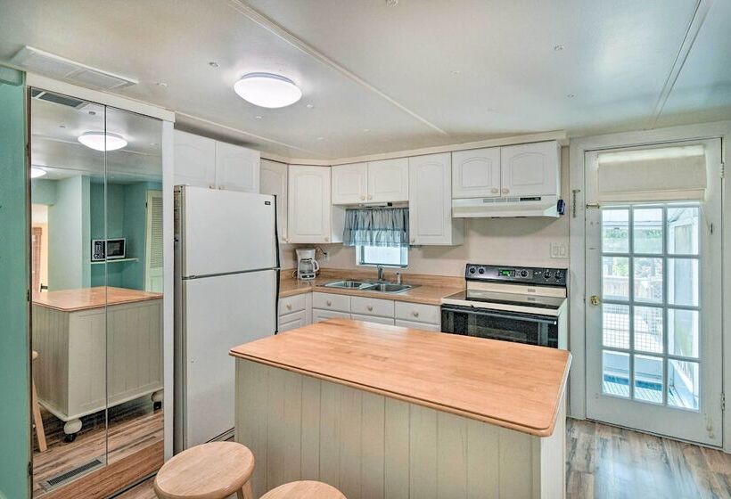 Peaceful Satsuma Escape W/ Dunns Creek Access