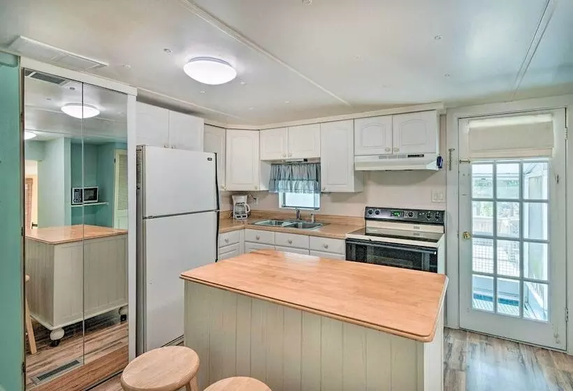 Peaceful Satsuma Escape W/ Dunns Creek Access