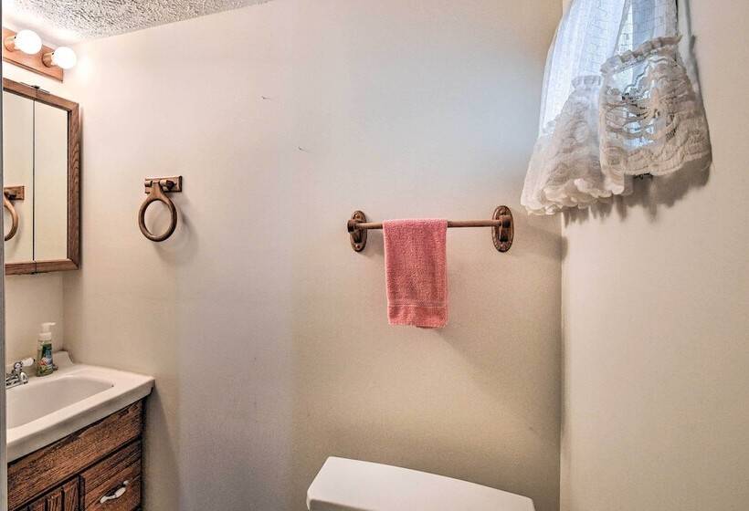 Peaceful Satsuma Escape W/ Dunns Creek Access