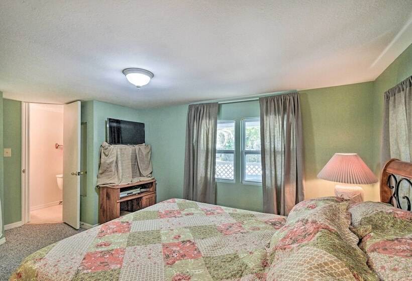 Peaceful Satsuma Escape W/ Dunns Creek Access