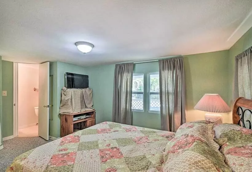 Peaceful Satsuma Escape W/ Dunns Creek Access