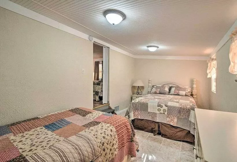 Peaceful Satsuma Escape W/ Dunns Creek Access