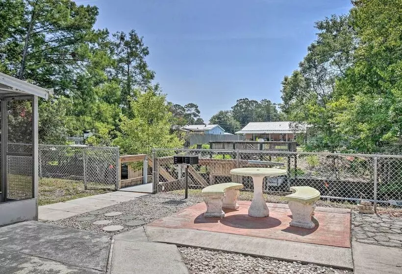 Peaceful Satsuma Escape W/ Dunns Creek Access