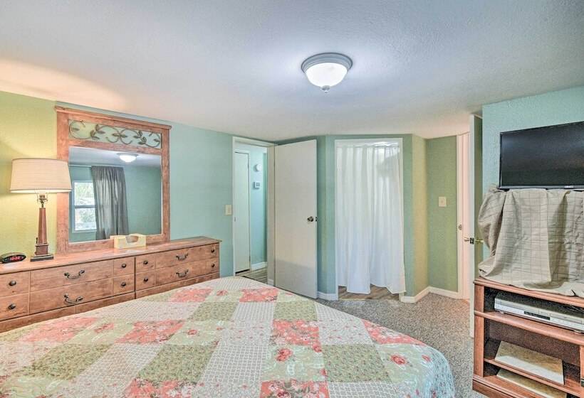 Peaceful Satsuma Escape W/ Dunns Creek Access