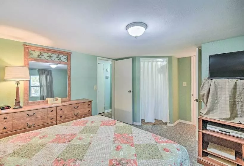 Peaceful Satsuma Escape W/ Dunns Creek Access