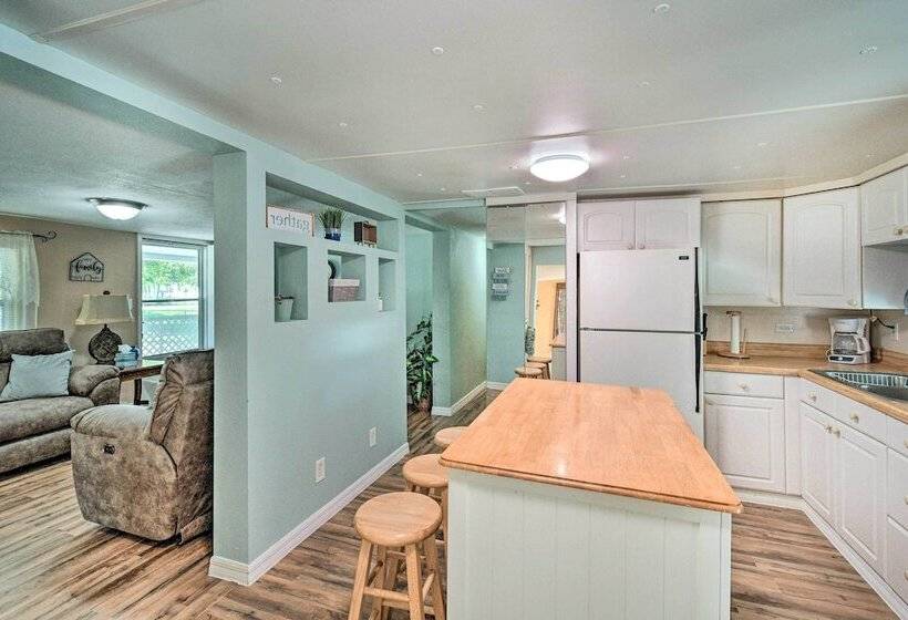 Peaceful Satsuma Escape W/ Dunns Creek Access