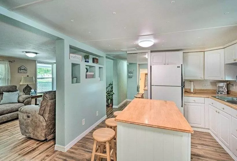 Peaceful Satsuma Escape W/ Dunns Creek Access