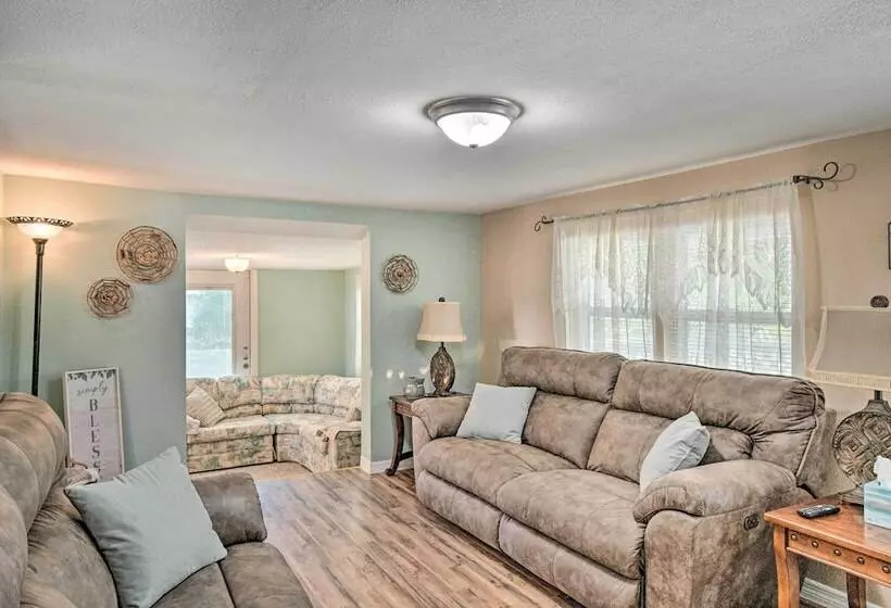 Peaceful Satsuma Escape W/ Dunns Creek Access