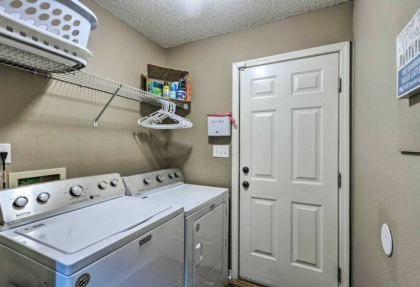 Pensacola Home W/ Private Backyard & Fire Pit