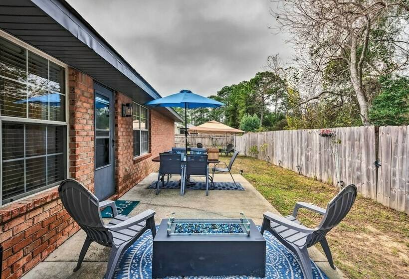 Pensacola Home W/ Private Backyard & Fire Pit
