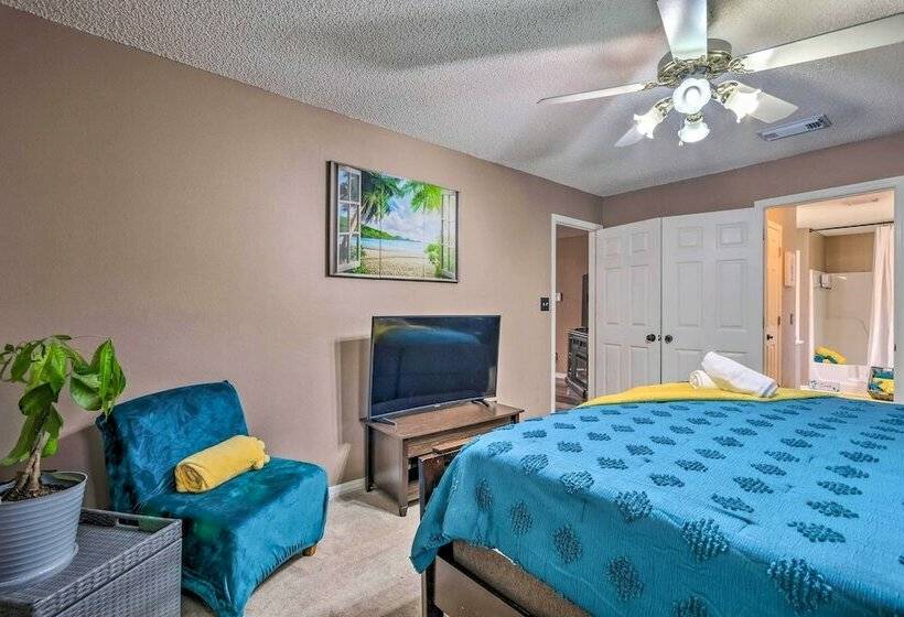 Pensacola Home W/ Private Backyard & Fire Pit