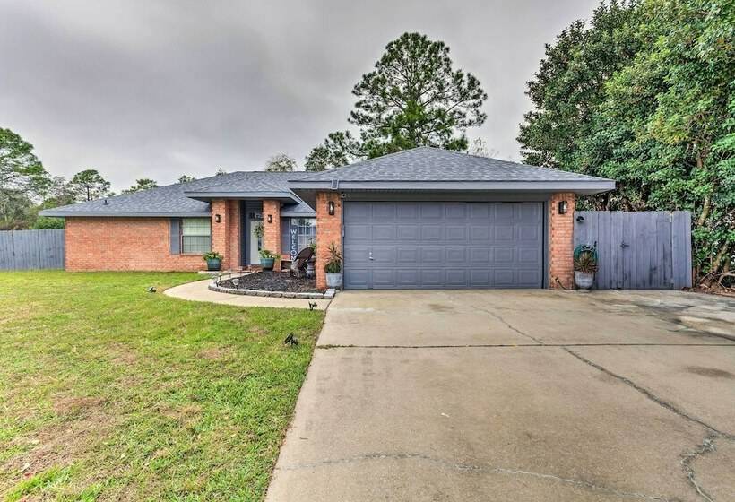 Pensacola Home W/ Private Backyard & Fire Pit