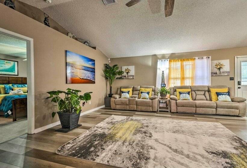 Pensacola Home W/ Private Backyard & Fire Pit