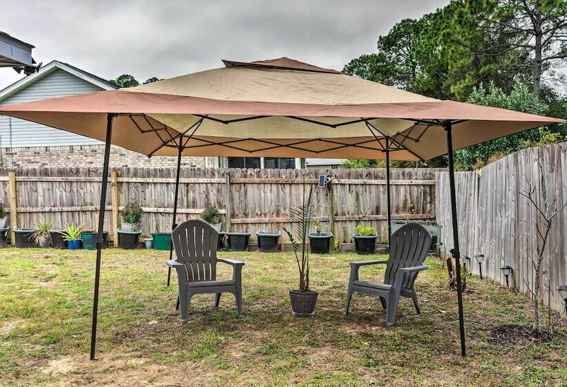 Pensacola Home W/ Private Backyard & Fire Pit