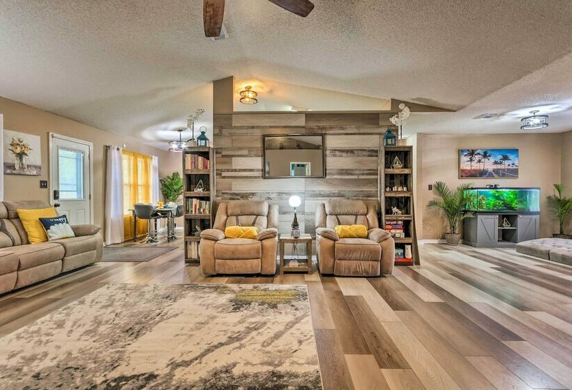 Pensacola Home W/ Private Backyard & Fire Pit