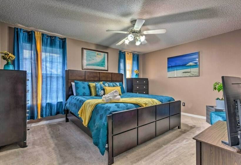 Pensacola Home W/ Private Backyard & Fire Pit