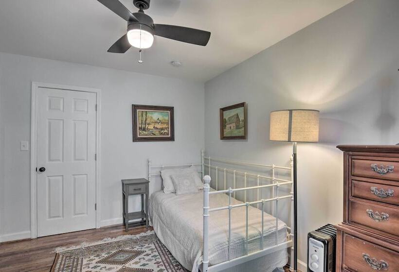 Pet Friendly Greenville Dwelling ~ 2 Mi From Dtwn!