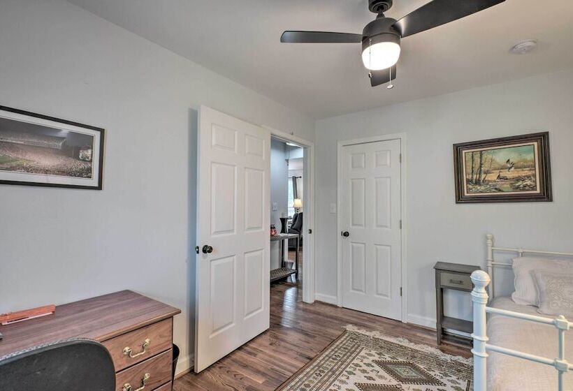 Pet Friendly Greenville Dwelling ~ 2 Mi From Dtwn!