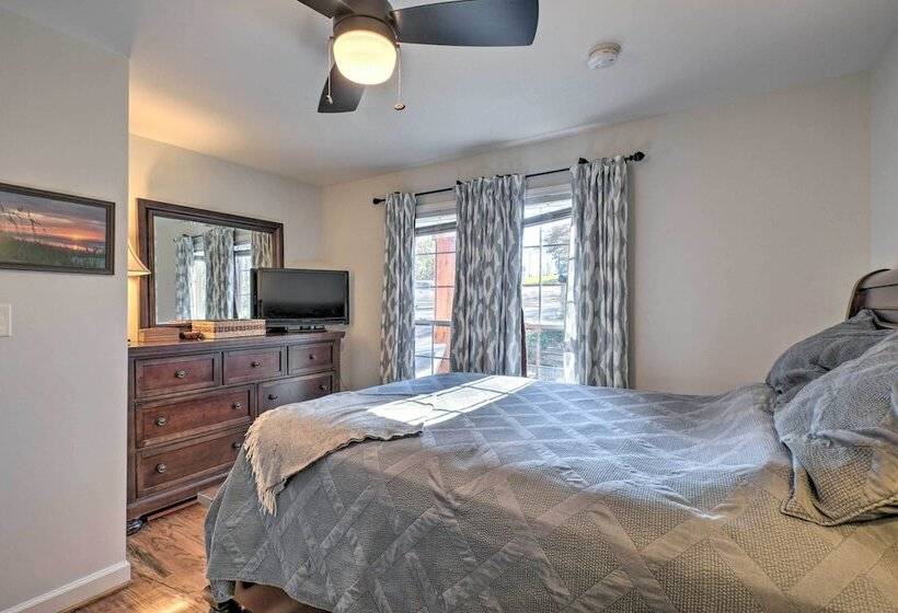 Pet Friendly Greenville Dwelling ~ 2 Mi From Dtwn!