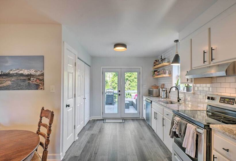 Pet Friendly Greenville Dwelling ~ 2 Mi From Dtwn!