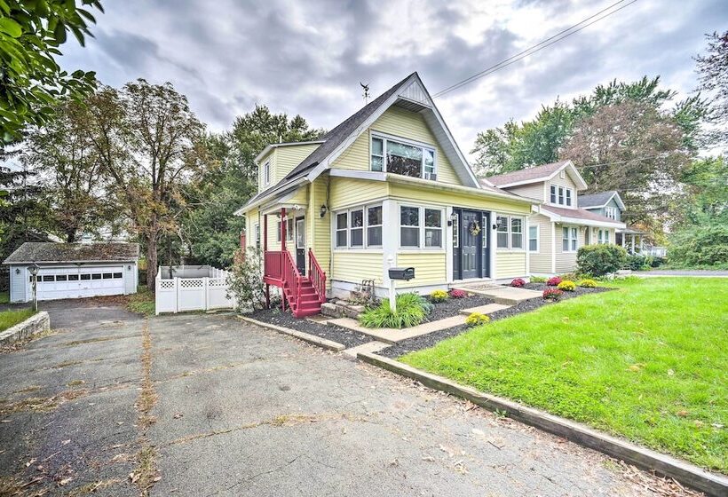 Pet Friendly Latham Retreat ~ 7 Mi To Albany!