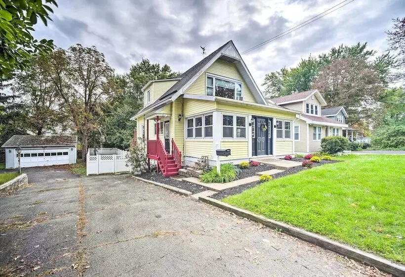 Pet Friendly Latham Retreat ~ 7 Mi To Albany!