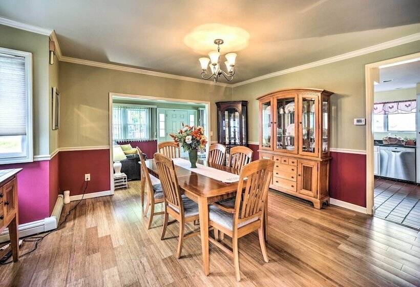 Pet Friendly Latham Retreat ~ 7 Mi To Albany!