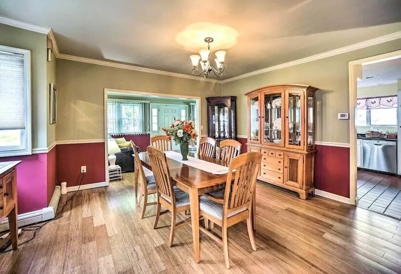 Pet Friendly Latham Retreat ~ 7 Mi To Albany!