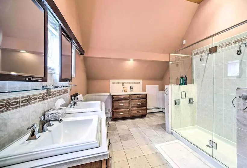 Pet Friendly Latham Retreat ~ 7 Mi To Albany!