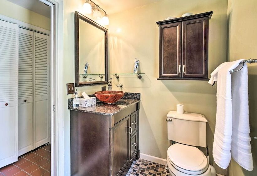 Pet Friendly Latham Retreat ~ 7 Mi To Albany!