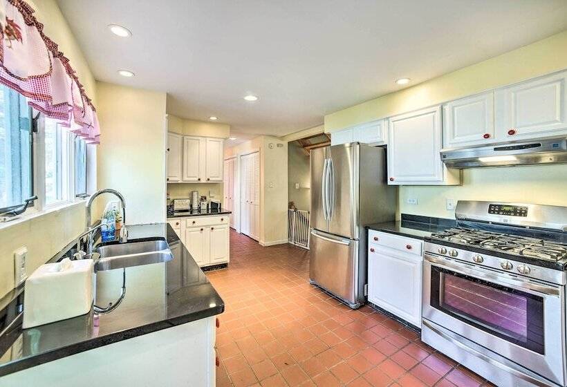 Pet Friendly Latham Retreat ~ 7 Mi To Albany!