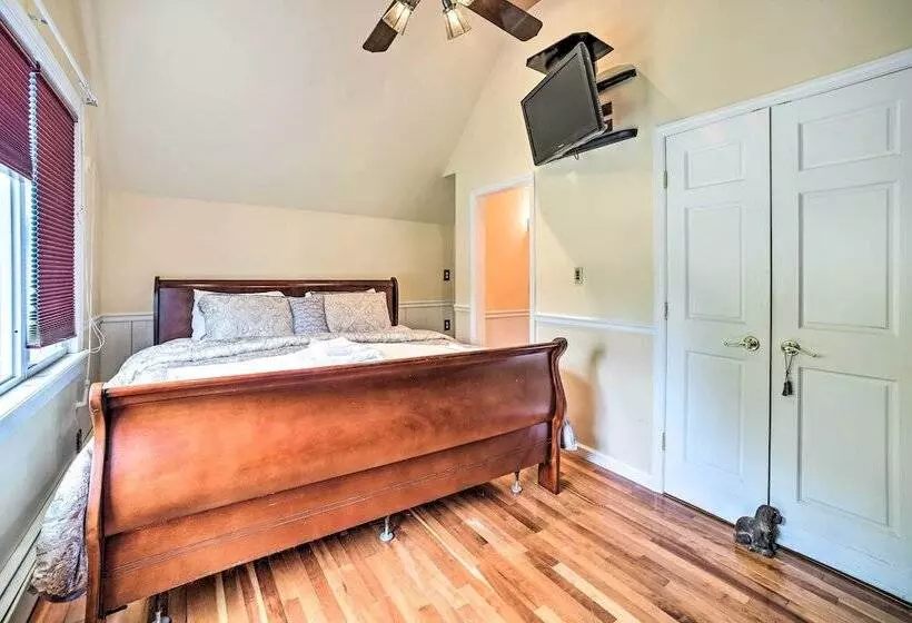 Pet Friendly Latham Retreat ~ 7 Mi To Albany!