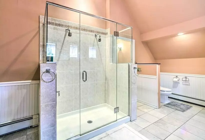 Pet Friendly Latham Retreat ~ 7 Mi To Albany!