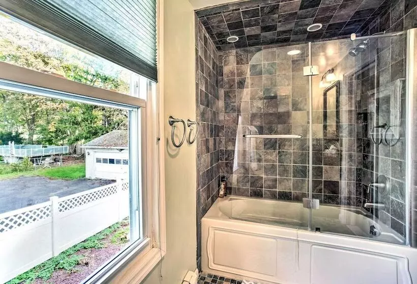 Pet Friendly Latham Retreat ~ 7 Mi To Albany!